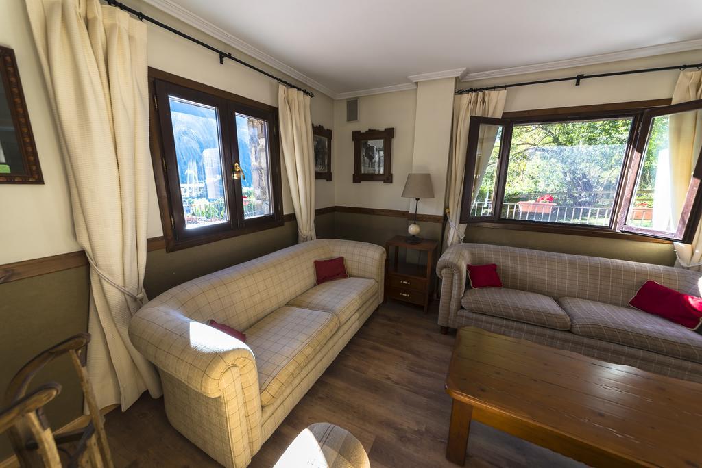 Aparthotel Sarrato Сальент-де-Гальего Экстерьер фото